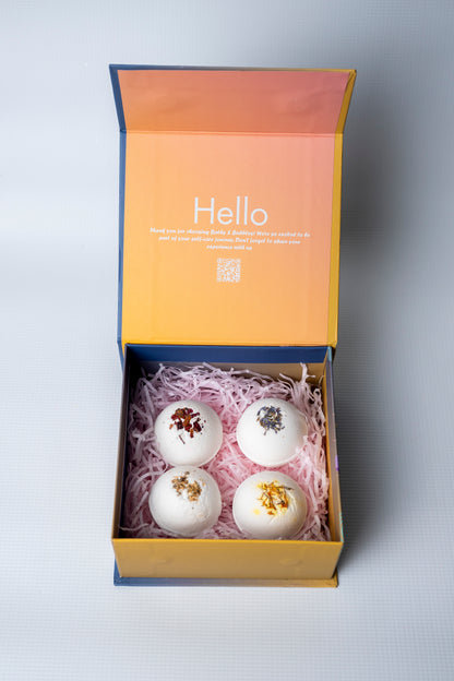 White Round with Flower Petals & Buds Topping Bath Bombs (Set of 4)
